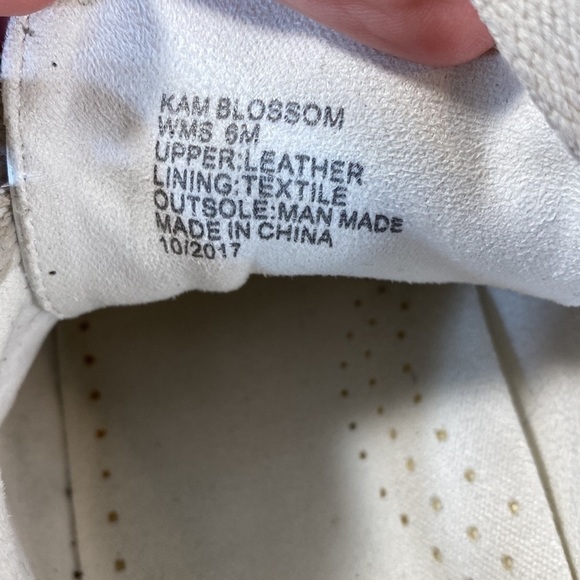 KENNETH Cole Kam Blossom Embroidered Sneaker Size 6 - Picture 12 of 14